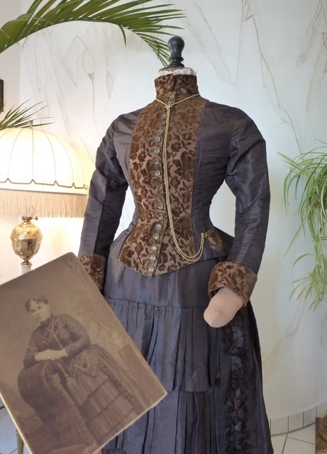 19 antikes Kleid 1880