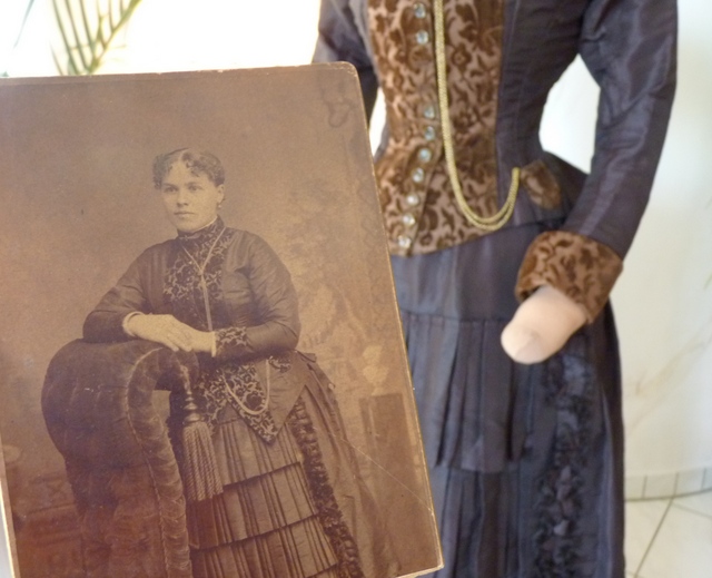 20 antikes Kleid 1880
