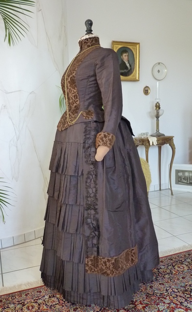 22 antikes Kleid 1880