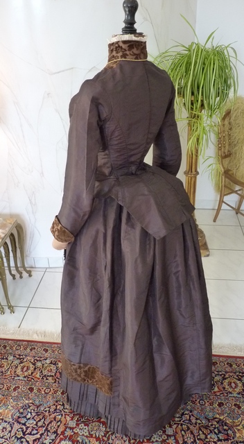 28 antique gown 1880