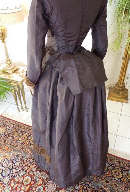 29 antique gown 1880