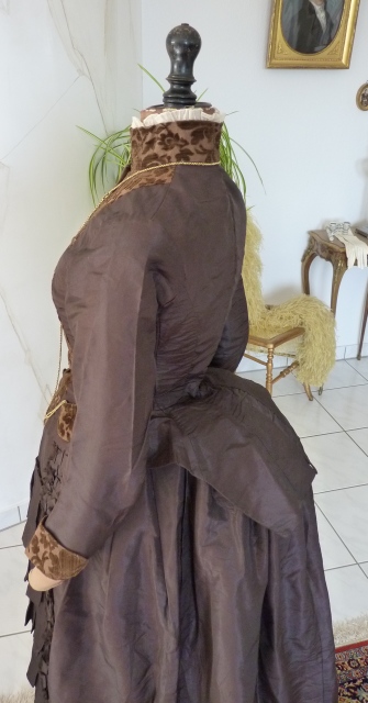 30 antique gown 1880