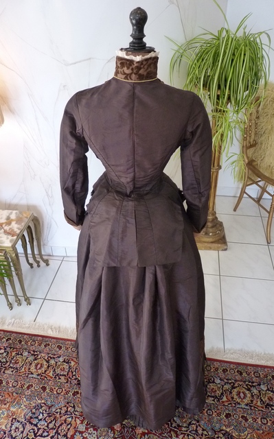 31 antique gown 1880
