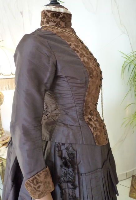 39 antique gown 1880