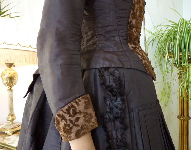 41 antique gown 1880