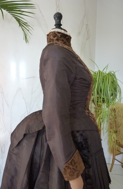 42 antique gown 1880