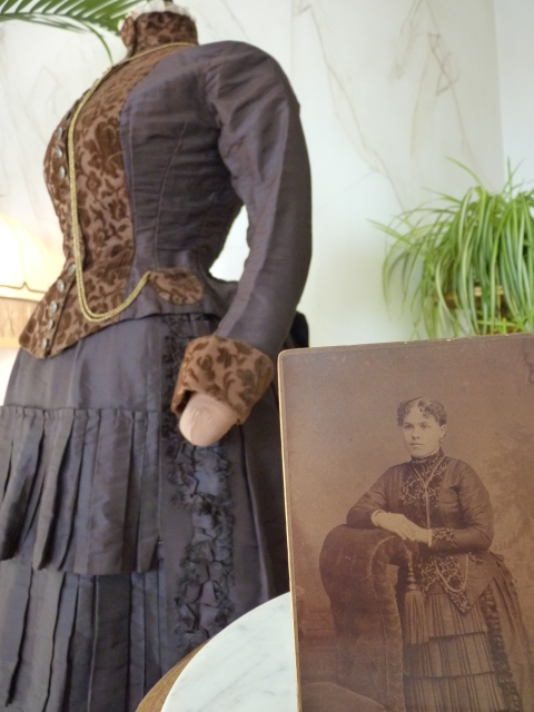 45 antique gown 1880