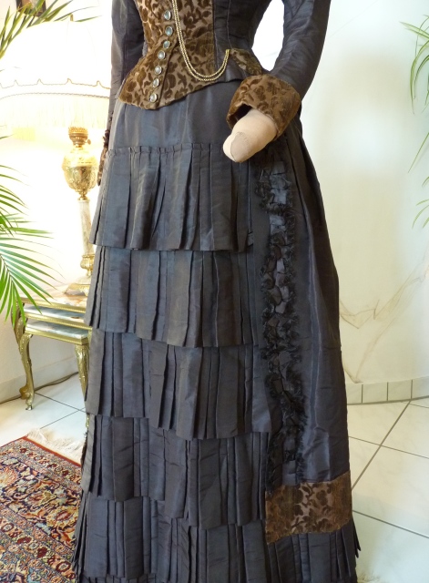 6b antique bustle gown