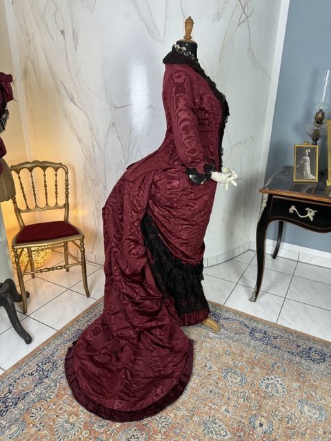 31 antique bustle dress 1880