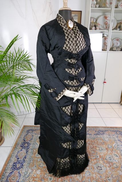 13 antique bustle dress Savarre 1885