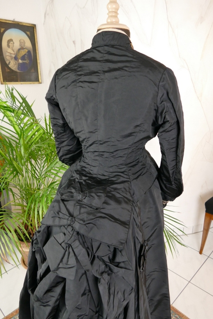 22 antique bustle dress Savarre 1885