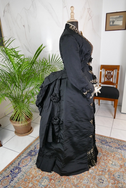 24 antique bustle dress Savarre 1885