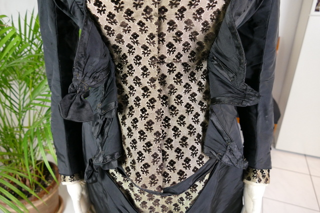 27 antique bustle dress Savarre 1885