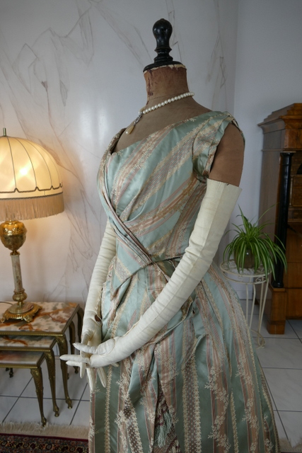 13 Bondeaux Soeurs Dress 1889