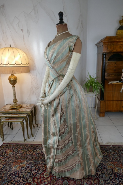 14 Bondeaux Soeurs Dress 1889