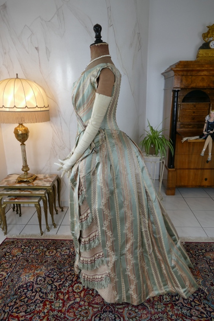 16 Bondeaux Soeurs Dress 1889
