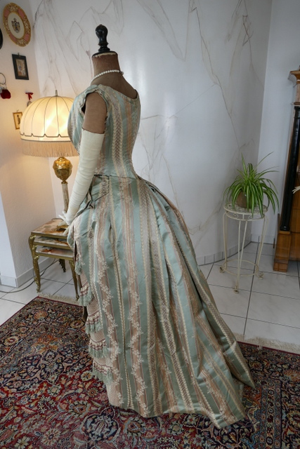 18 Bondeaux Soeurs Dress 1889