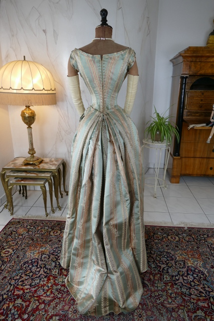 22 Bondeaux Soeurs Dress 1889