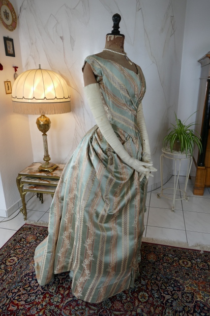 27 Bondeaux Soeurs Dress 1889