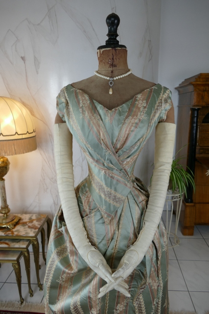 3 Bondeaux Soeurs Dress 1889