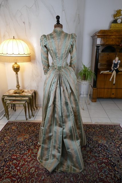 47antique dress Bondeaux sisters 1889