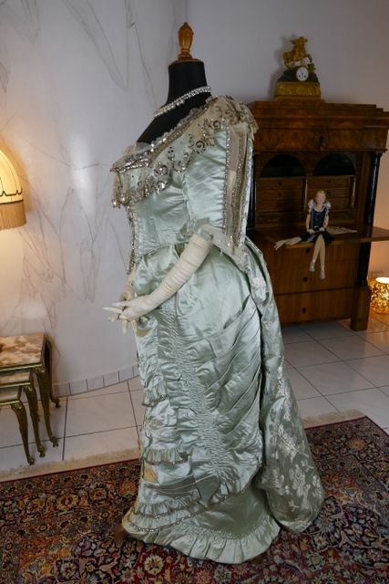 21 antique evening gown 1889