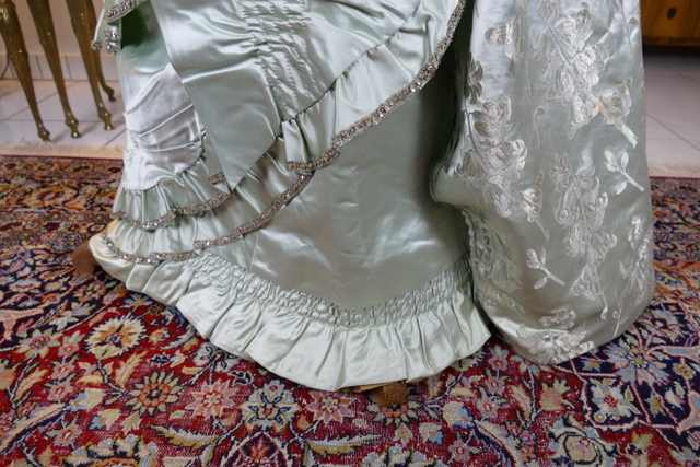 22 antique evening gown 1889