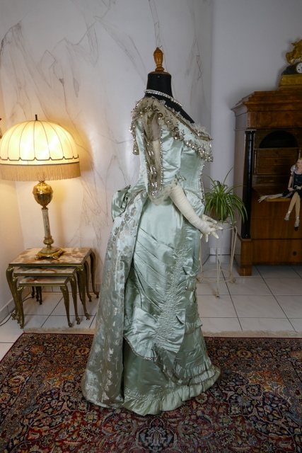31 antique evening gown 1889