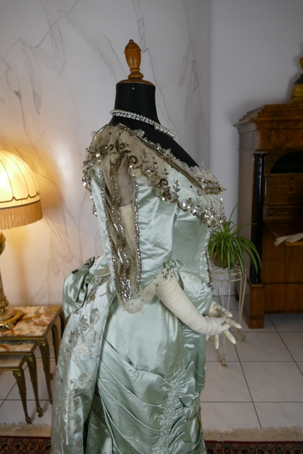 32 antique evening gown 1889