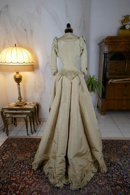26 antique bustle dress 1880