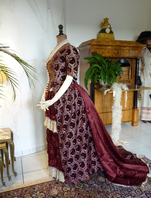 16 antique bustle gown 1884