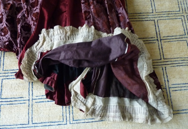 253 antique gown 1884