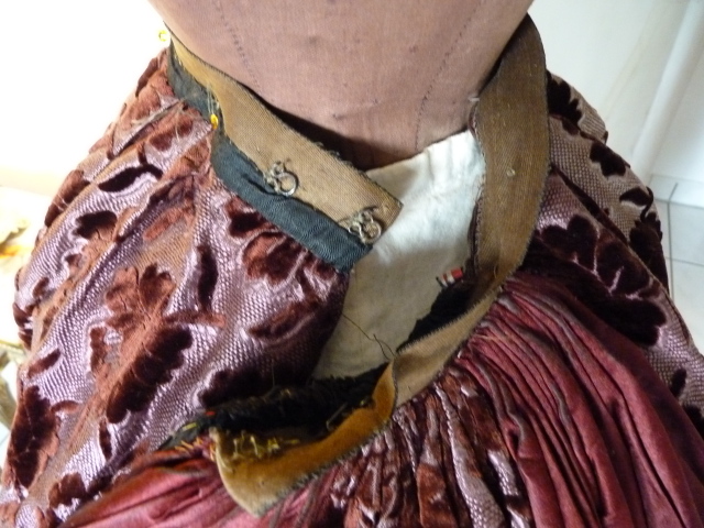31 antique bustle gown 1884
