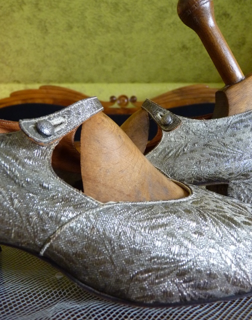 8 antique flapper shoes 1920