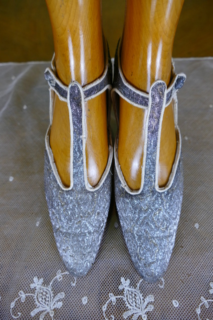 2 antike Flapper Schuhe 1924