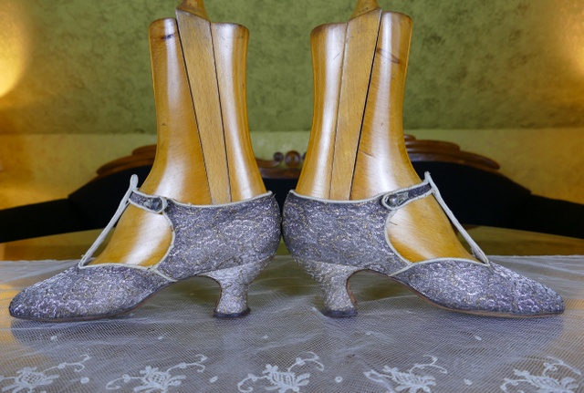 9 antike Flapper Schuhe 1924