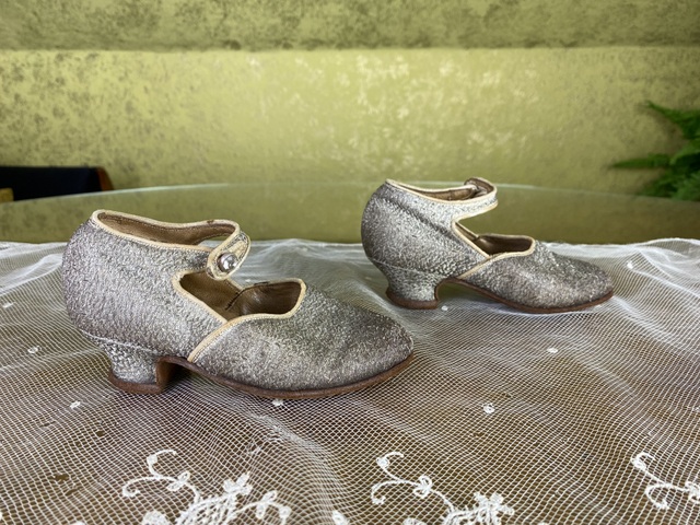10 antique girls shoes 1926