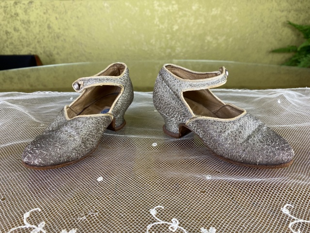 6 antique girls shoes 1926