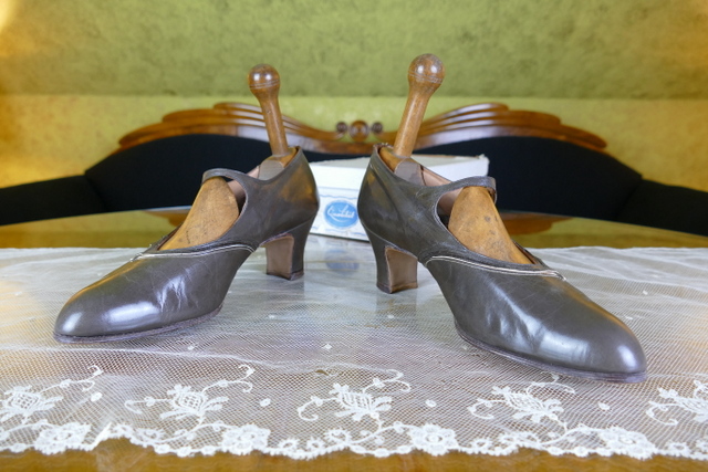1 antique business shoes 1927