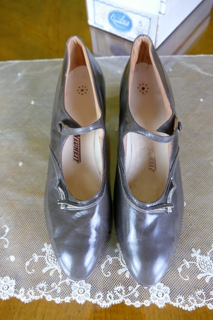2 antique business shoes 1927