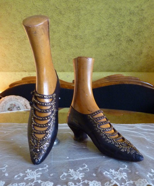 21 antique shoes 1904