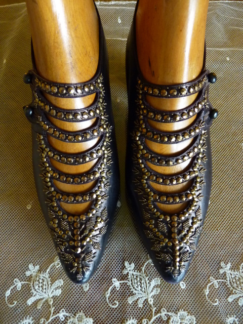 3 antique shoes 1904