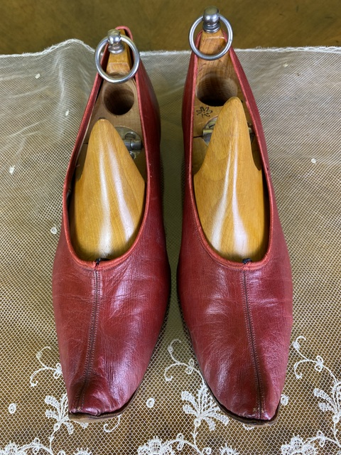 2 antike Schuhe orientalische Spitzen 1905
