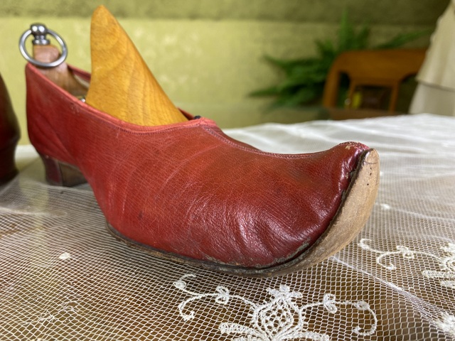 5 antike Schuhe orientalische Spitzen 1905