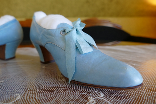 6 antike Schuhe 1905