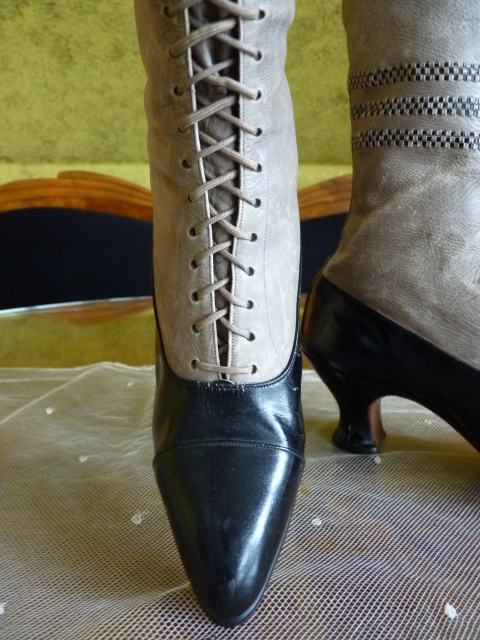 25 antique knee boots 1905