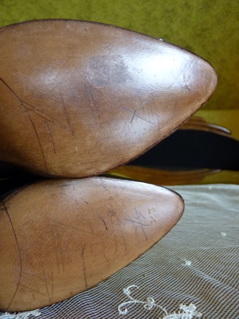 27 antique knee boots 1905