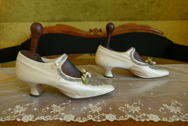 16 antique wedding boots 1906