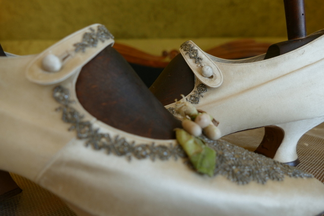 17 antique wedding boots 1906