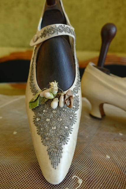 22 antique wedding boots 1906